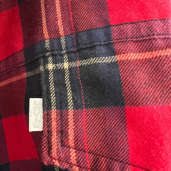 Levi’s plaid button up shirt, new without tags - Picture 3 of 3